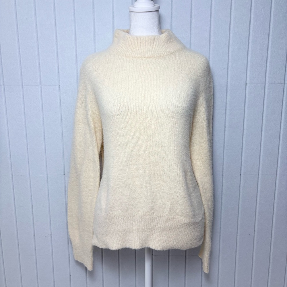 Who What Wear Cream Turtleneck Fuzzy Soft Sweater Size L